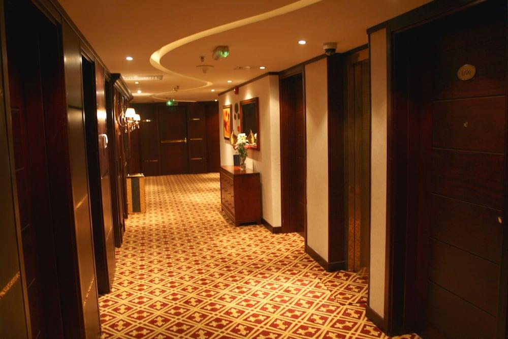 Trianon Royal Hotel Abu Dhabi Exterior foto